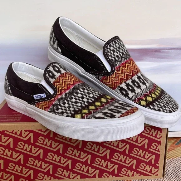Vans WMNS Classic Slip-0n
Fair Isle Brown/Multi
VN0A5JMHBF0
Sneakers - Picture 4 of 16